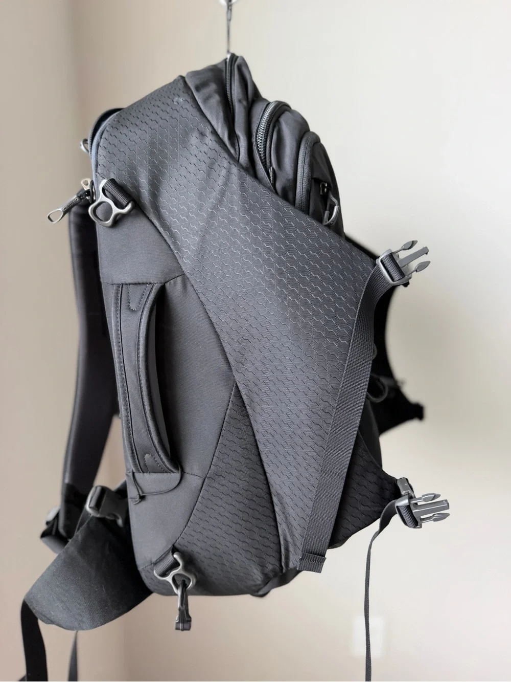 OSPREY Black Porter 30 Men's Travel Backpack